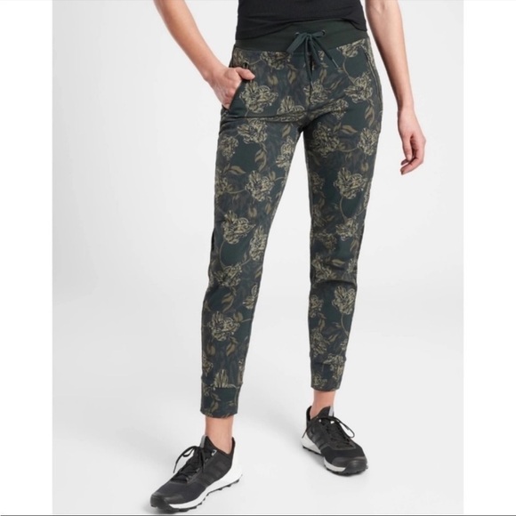 Athleta Trekkie North Floral Printed Jogger Pants Green Floral Size 2P - Picture 3 of 8